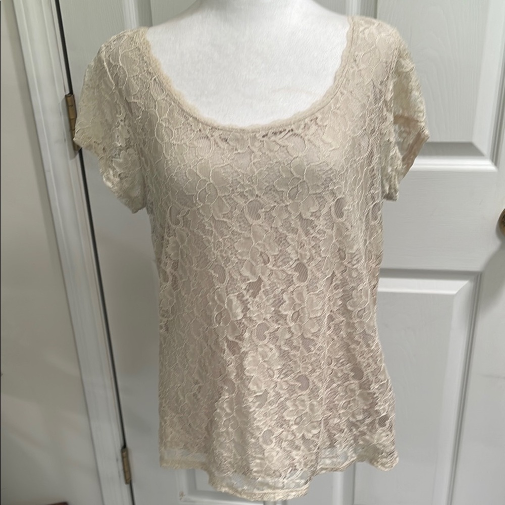 ELLE LACE POPOVER TOP NWOT SIZE LARGE